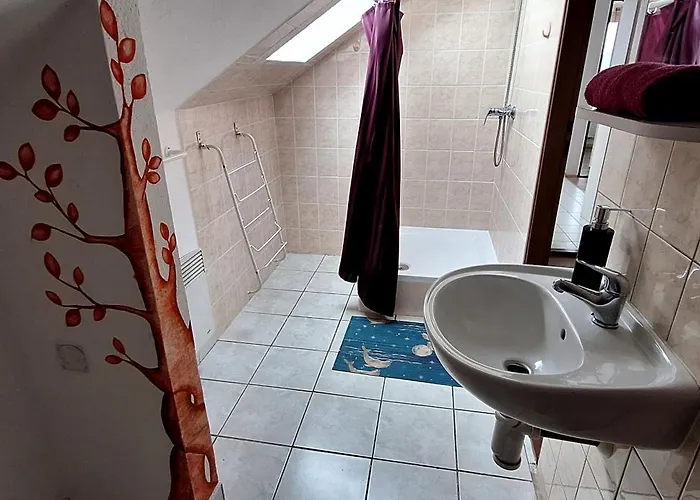 Kaplička 3*